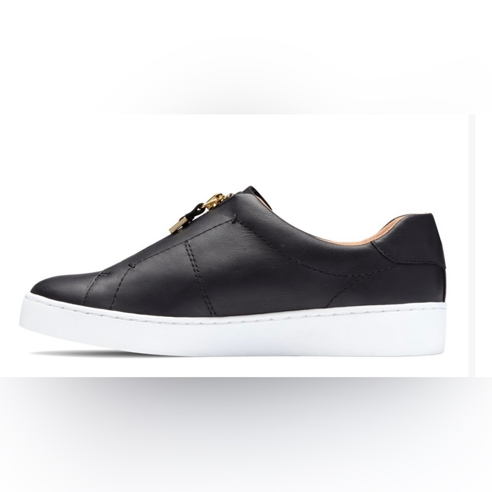 Vionic Ellis sneaker. Great condition. Worn a handful of times. Meticulous home